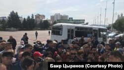 Протестующие на площади Советов в Улан-Удэ, 9 сентября 2019 г.