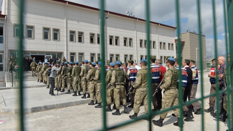 Скоро 2.000 луѓе осудени на доживотен затвор по обидот за пуч во Турција