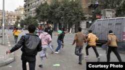 القاهرة 25 كانون2 محتجون في احد شوارع القاهرة