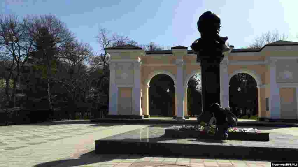 Ukraine, Crimea - on the birthday of Ukrainian writer Taras Shevchenko Crimeans laying flowers at his monument, 9Mar2016
