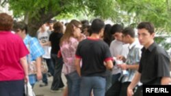 Dünyanın 21 ölkəsində təhsil alan azərbaycanlı tələbələr tibb, iqtisadiyyat, siyasi elmlər, idarəetmə, hüquqşünaslıq və s. digər ixtisaslara yiyələnməkdədirlər