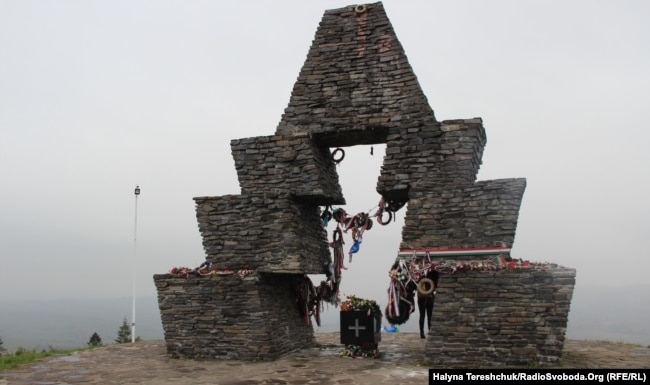 Пам’ятник угорцям, встановлений Угорщиною на межі Львівщини та Закарпаття