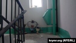 В большинстве подъездов севастопольских многоквартирных домов нет радиаторов отопления