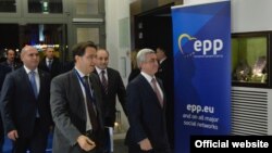 Armenian President Serzh Sarkisian (R) at the European People’s Party summit in Brussels, 23Nov, 2017