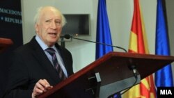 Архива: Медијаторот Метју Нимиц.