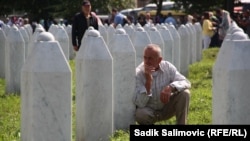 Могилы жертв в Сребренице