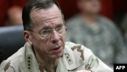  رئيس اركان الجيش الأمريكي الأدميرال مايك مولن في مؤتمر عقده في بغداد