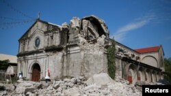 Последствия землетрясения в городе Порак на Филиппинах. 23 апреля 2019 года
