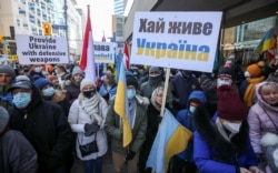 Большая манифестация в поддержку Украины в Торонто, в Канаде. 6 февраля 2022 года