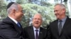 از سمت راست: بنی‌گاتز (رهبر ائتلاف آبی-سفید)، رئوون ریولین (رئيس‌جمهور اسرائیل) و بنیامین نتانیاهو (رهبر حزب لیکود). 