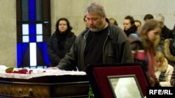 "Novaya gazeta" editor Dmitry Muratov at a memorial service for murdered journalist Anastasia Baburova on January 23.