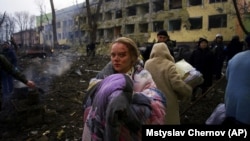 Civilii din Mariupol au avut de suferit de la începutul războiului ordonat de Vladimir Putin.