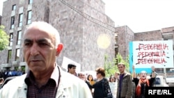 Former school teacher Levon Avagian facing child abuse charges walking away from a protest in Yerevan, 19 May 2010