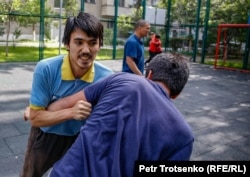 Старший сын Армана Абдуллаханова Акназар на тренировке. Алматы 11 июня