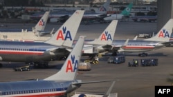Авиони на Американ Ерлајнс на меѓународниот аеродром во Мајами.