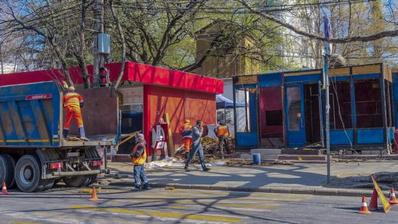 В Симферополе продолжают сносить торговые объекты (+фото)