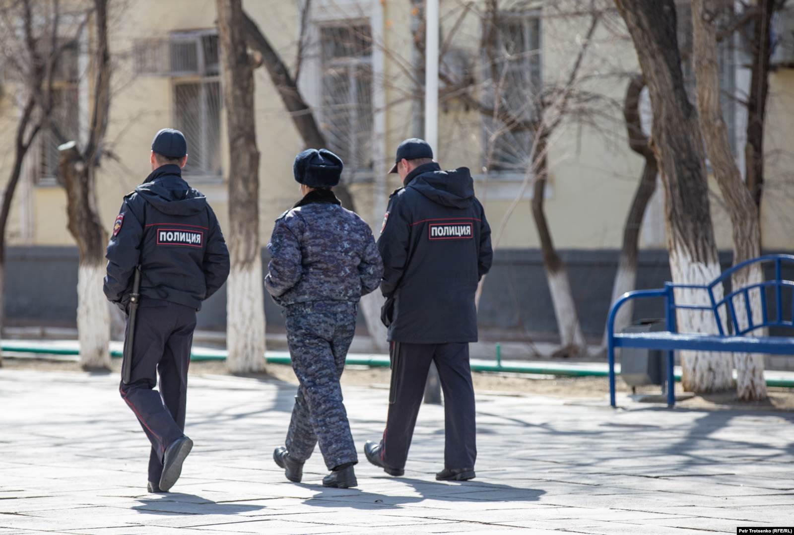 Байқоңыр көшесінде жүрген полицейлер. 15 наурыз 2019 жыл.
