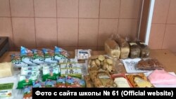 Набор продуктов за май 2020 года. Преимущественно молочная и хлебобулочная продукция, которую многим детям нельзя