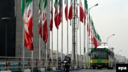 Zastave Irana u Teheranu