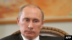 Presidenti i Rusisë, Vladimir Putin e ka nënshkruar ligjin që e zgjeron përkufizimin e “tradhëtisë së lartë”, pavarësisht premtimeve për ta rishikuar atë