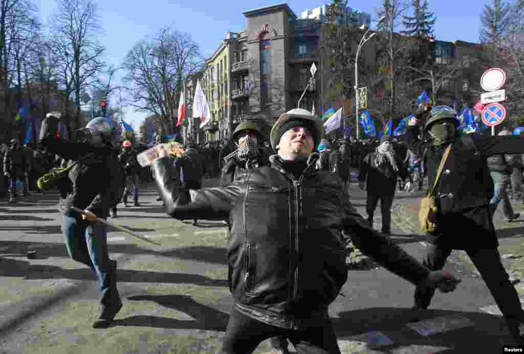 Столкновения в центре Киева, 18 февраля