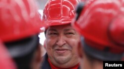 Уґо Чавес на зустрічі з робітниками фабрики у Барінасі, 21 лютого