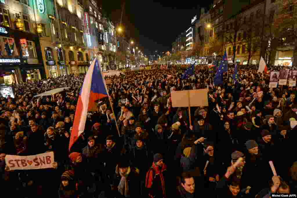 Demonstrators holding placards and Czech flags rally to protest in Prague against a communist-era riot officer being voted head of the parliament's police-oversight committee. (AFP/Michal Cizek)