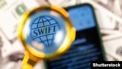 Систему SWIFT використовують банки, що обмінюватися ключовою інформацією з іншими фінансовими установами