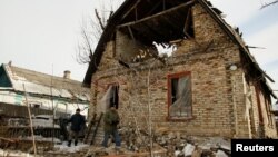 Дом, разрушенный последним обстрелом. Оккупированная Макеевка, 1 февраля 2017 года