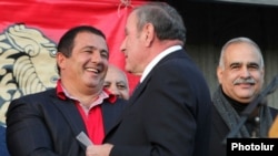 Armenia - Prosperous Armenia Party leader Gagik Tsarukian (L), Armenian National Congress leader Levon Ter-Petrosian (C) and Heritage party leader Raffi Hovannisian at a joint rally in Yerevan, 23Oct2014.