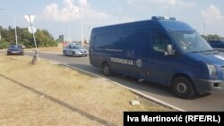 Policija sprečava prilaze autoputu u blizini centra "Sava" u Beogradu