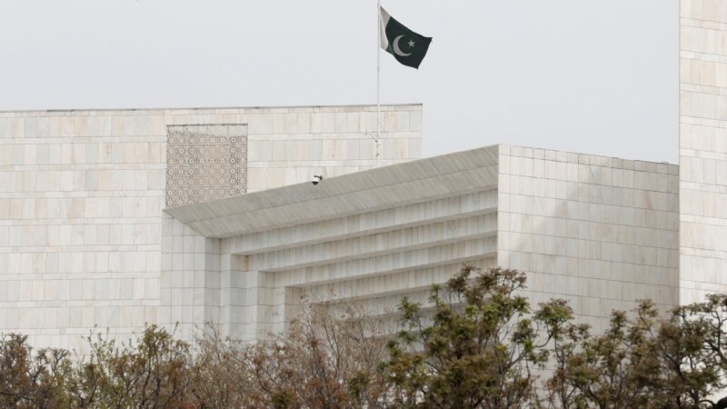 دستور ستره محکمه پاکستان؛ محدودیت‌های باقیمانده رفع شوند