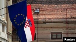 Zastave EU i Hrvatske