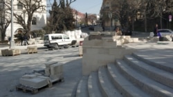 Восстановление исторического парапета в сквере на площади Лазарева, март 2020 года