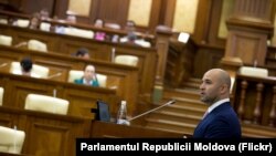 Vladimir Cebotari (PD), la tribuna principală a Parlamentului. 26 iulie 2019