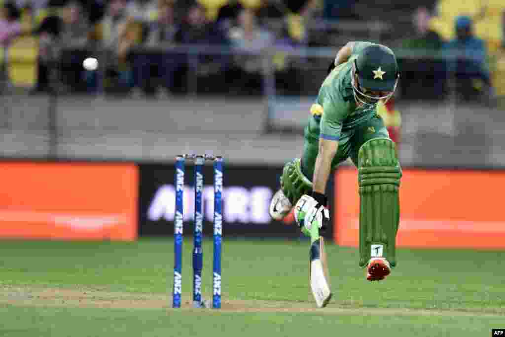 New Zealand -- Mohammad Rizwan of Pakistan makes a run during the third T20 cricket match between New Zealand and Pakistan at Westpac Stadium in Wellington, January 22, 2016