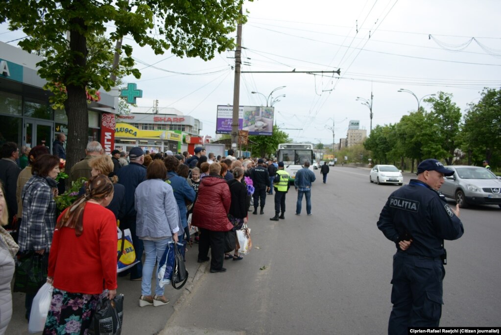 1. Primăria Chișinăului a organizat transport gratuit spre cimitir (Foto: Ciprian-Rafael Raețchi)