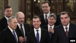 Russian President Dmitry Medvedev (center) is surrounded by presidents from the EEC countries.