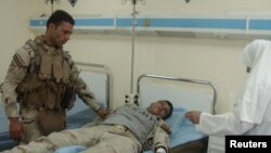 Jedan od ranjenih vojnika smešten u bolnici, 17. avgust 2010