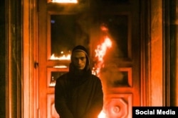 Акция Петра Павленского - сожжение дверей ФСБ