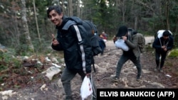 Migranti u šumi u BiH u blizini granice sa Hrvatskom