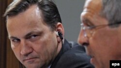 Главы МИД Польши и России - Радослав Сикорский (слева) и Сергей Лавров