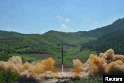 Запуск міжкантынэнтальнай балістычнай ракеты Hwasong-12. Пхэньян, 4 ліпеня 2017 году