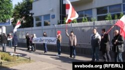 Пікет у варшаве за байкот выбараў, 23 верасьня 2012 году. Архіўнае фота.