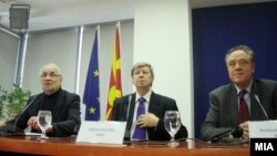 Прес-конференција на европратениците Едуард Кукан, Ричард Ховит и Иво Вајгл во Скопј