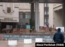 Здание Верховной рады Крыма под контролем представителей "местной самообороны"
