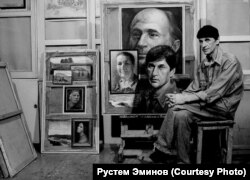 Рустем Эминов в мастерской отца, художника Кязима Эминова. (Из архива Рустема Эминова)