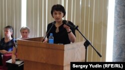 Галина Ширшина выступает на сессии Петрозаводского городского совета