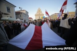 Моладзь разгарнула вялікі сьцяг