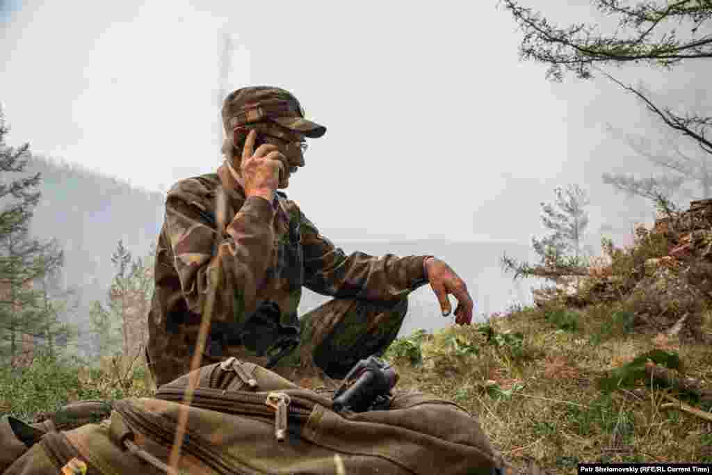 Орман шаруашылығының мәліметі бойынша, Сібір федералдық округінде шілденің соңында өрт көлемі 40 мың гектар жерді қамтыған. Суретте: өртке қарсы жұмысты үйлестіріп отырған жергілікті орман шаруашылығы басшысы Константин Козлов.